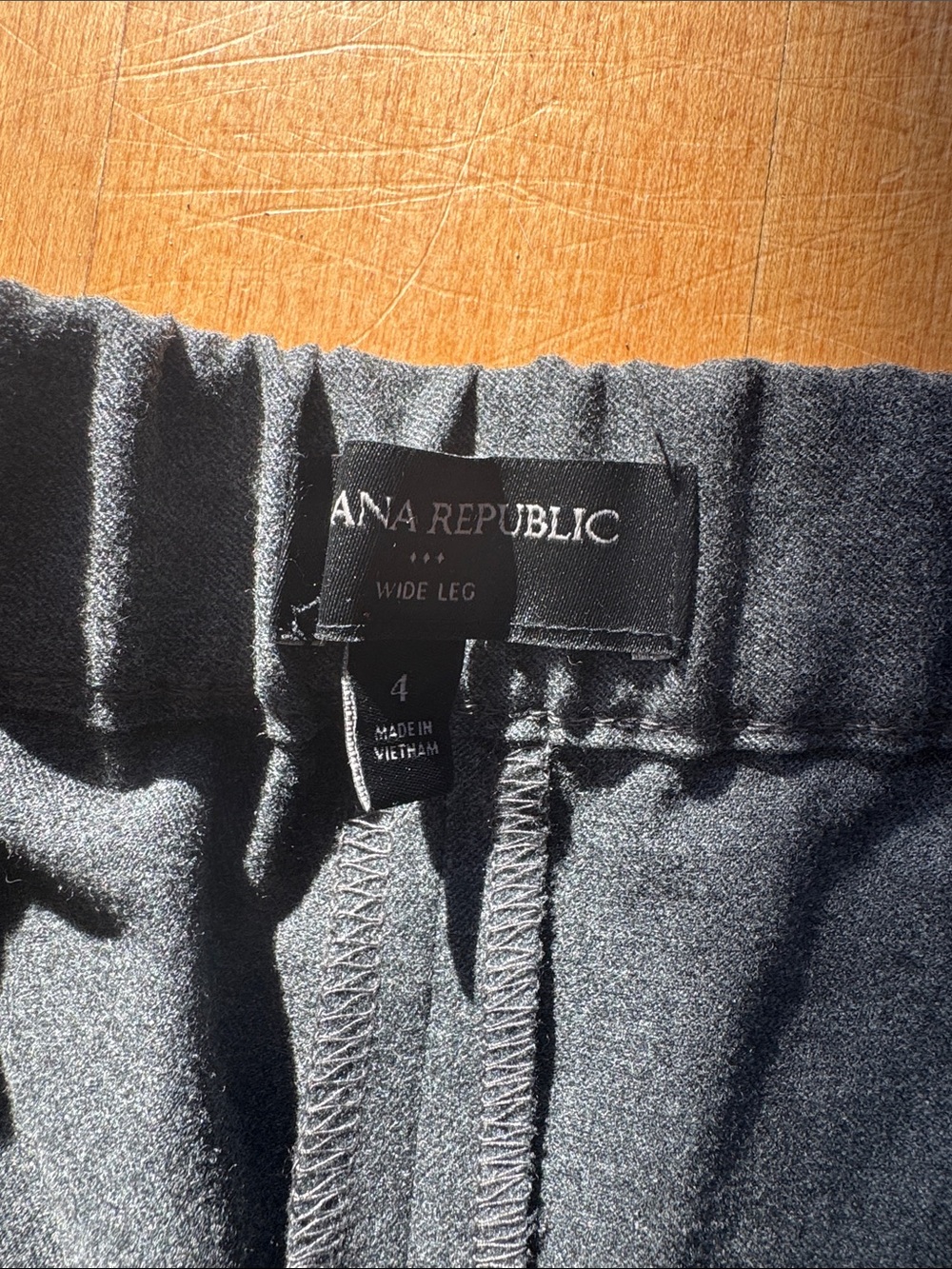 Banana Republic - W Wide-Leg Button-Tab Flannel Pants in Charcoal - Picture 2 of 4